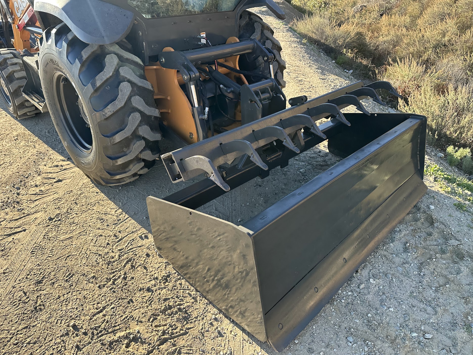 2019 Case 570N EP Skip Loader - Image 3