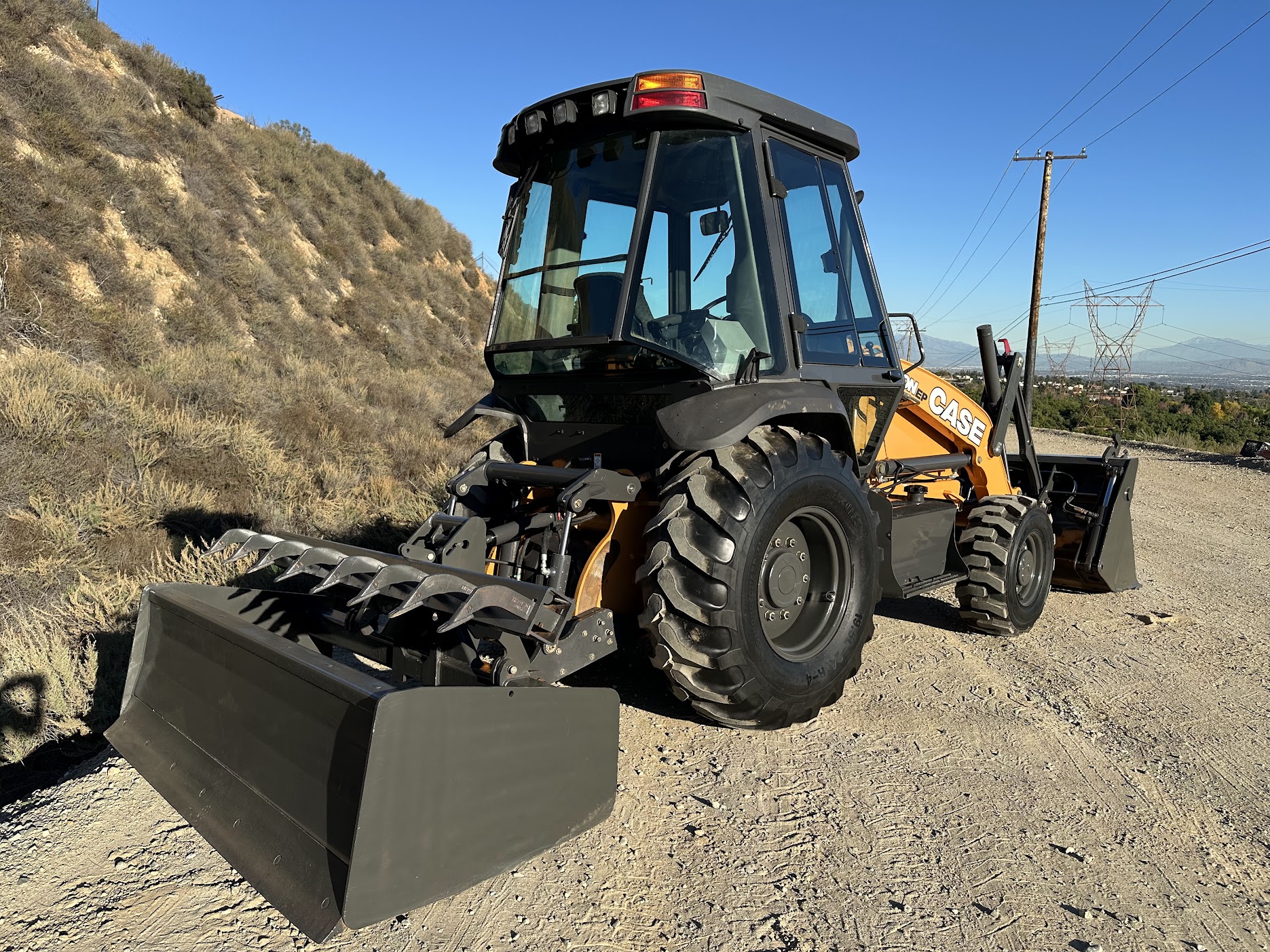 2019 Case 570N EP Skip Loader - Image 6