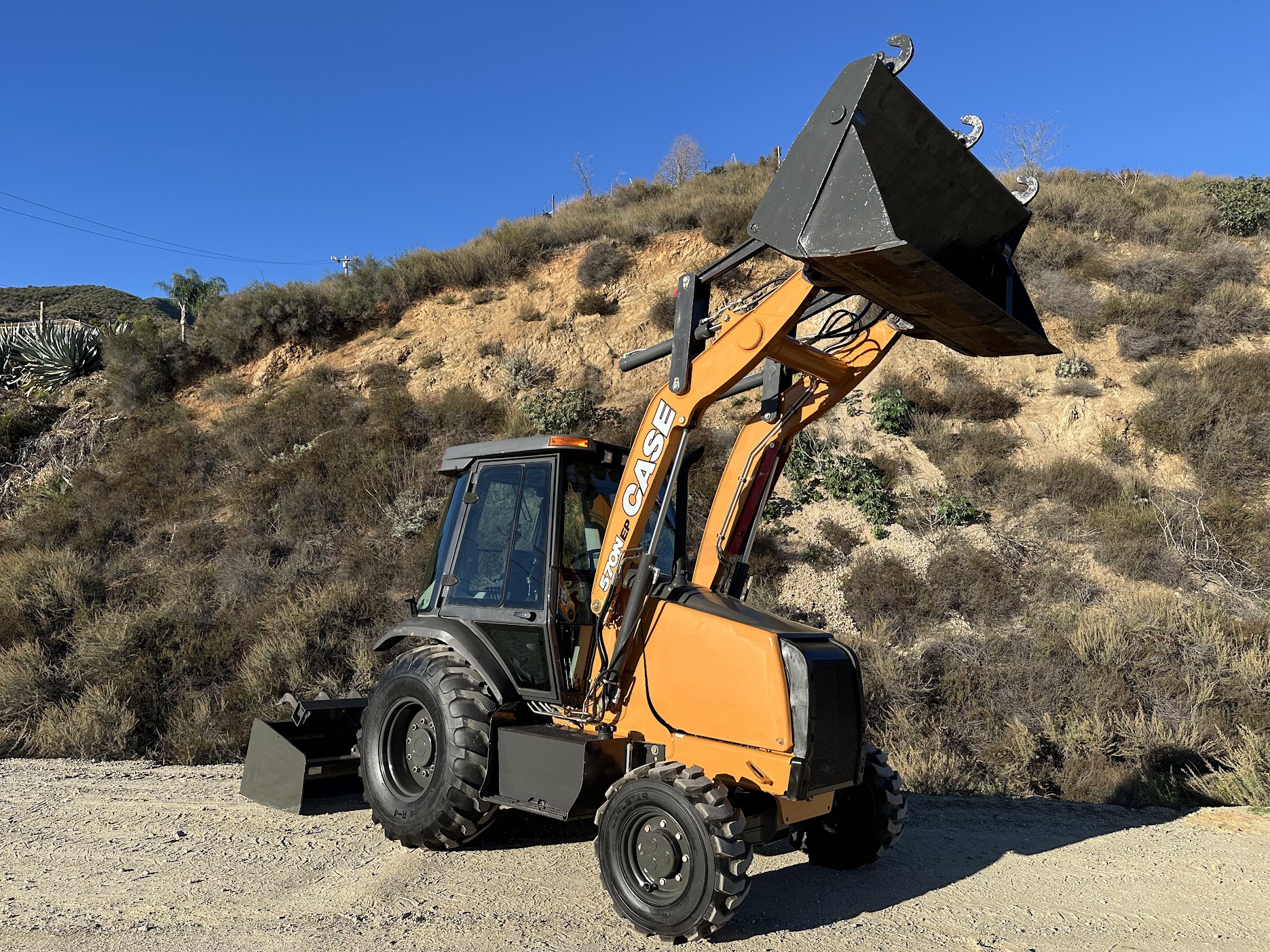 2019 Case 570N EP Skip Loader - Image 16