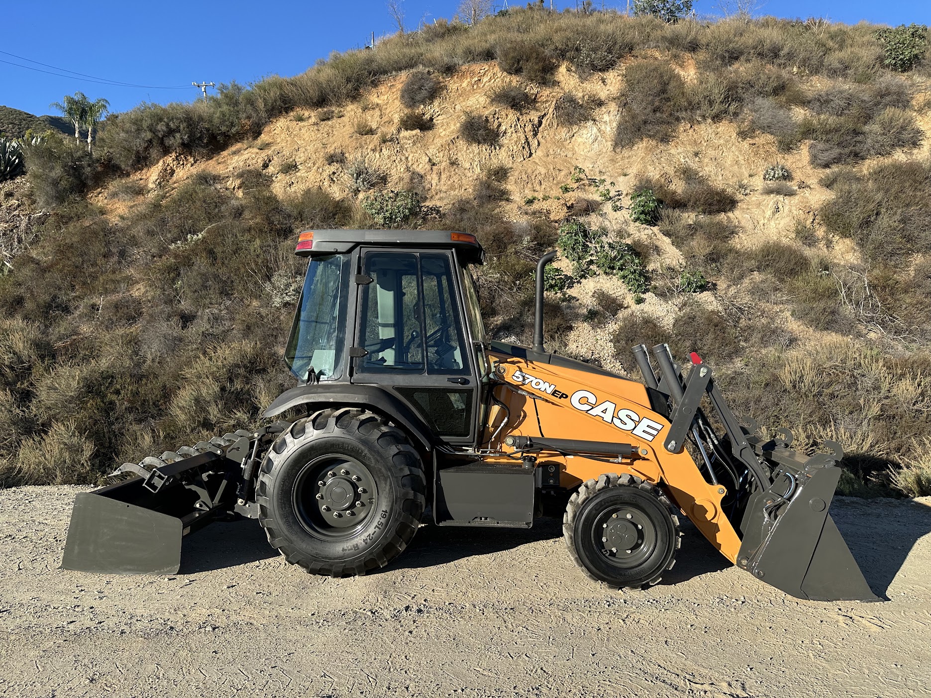 2019 Case 570N EP Skip Loader - Image 5