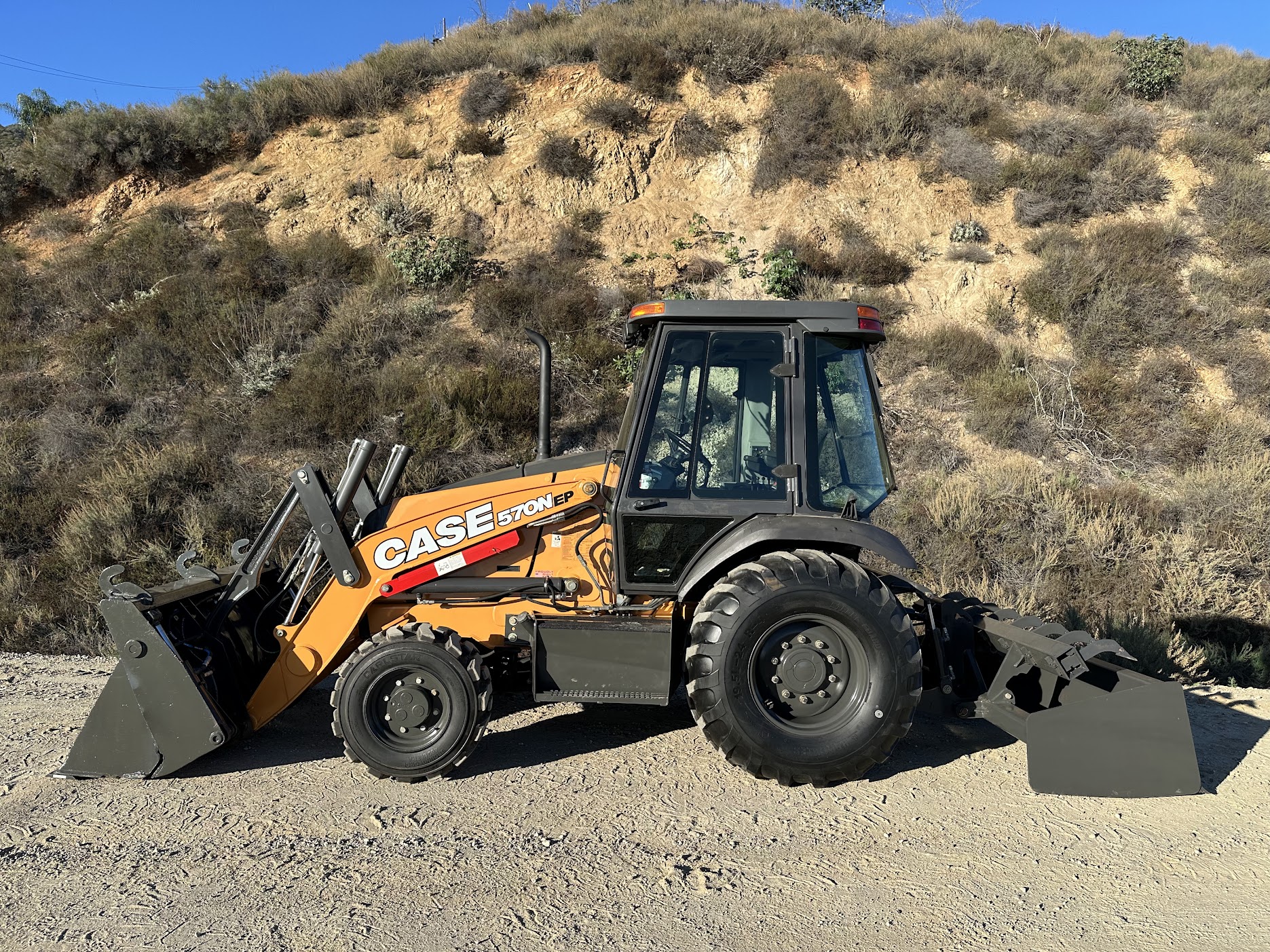 2019 Case 570N EP Skip Loader - Image 2